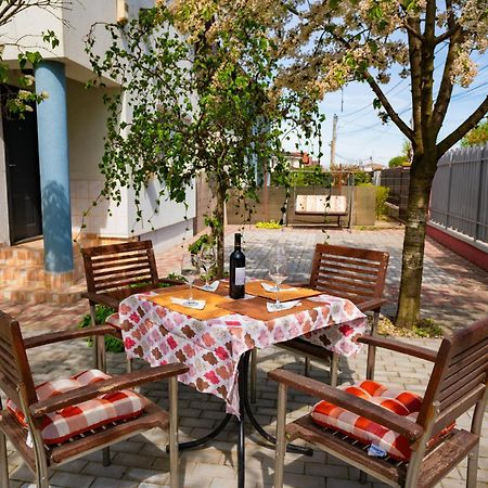 Pitstop Apartments Dumbravita  Экстерьер фото
