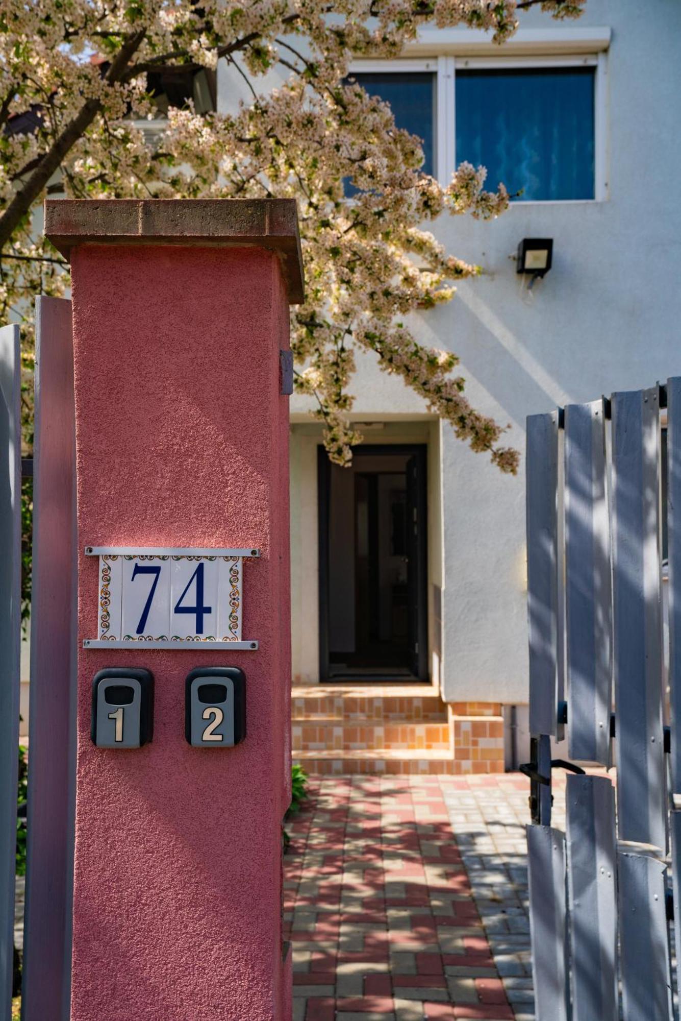 Pitstop Apartments Dumbravita  Экстерьер фото